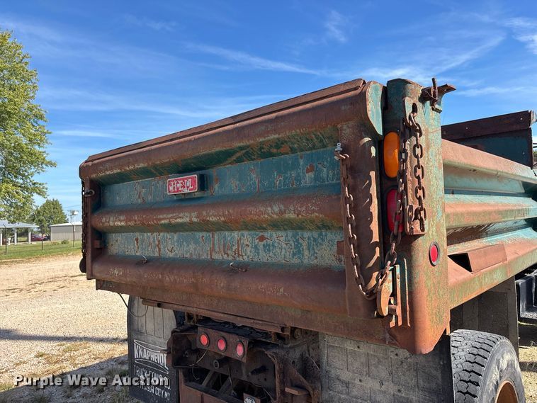 image for item ER3431 2000 GMC C7500 dump truck