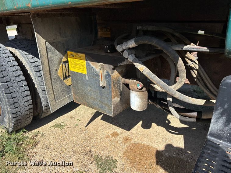 image for item ER3431 2000 GMC C7500 dump truck