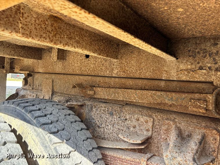 image for item ER3431 2000 GMC C7500 dump truck