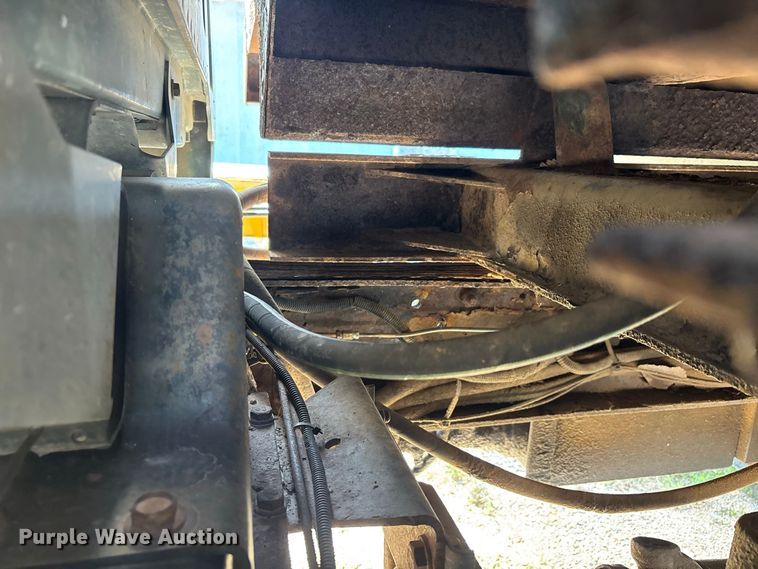 image for item ER3431 2000 GMC C7500 dump truck
