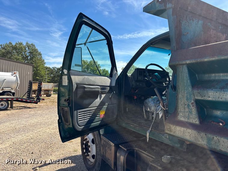 image for item ER3431 2000 GMC C7500 dump truck