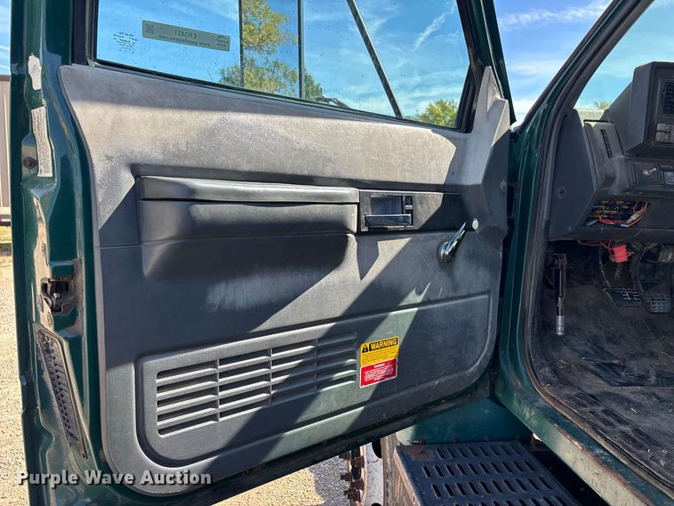 image for item ER3431 2000 GMC C7500 dump truck