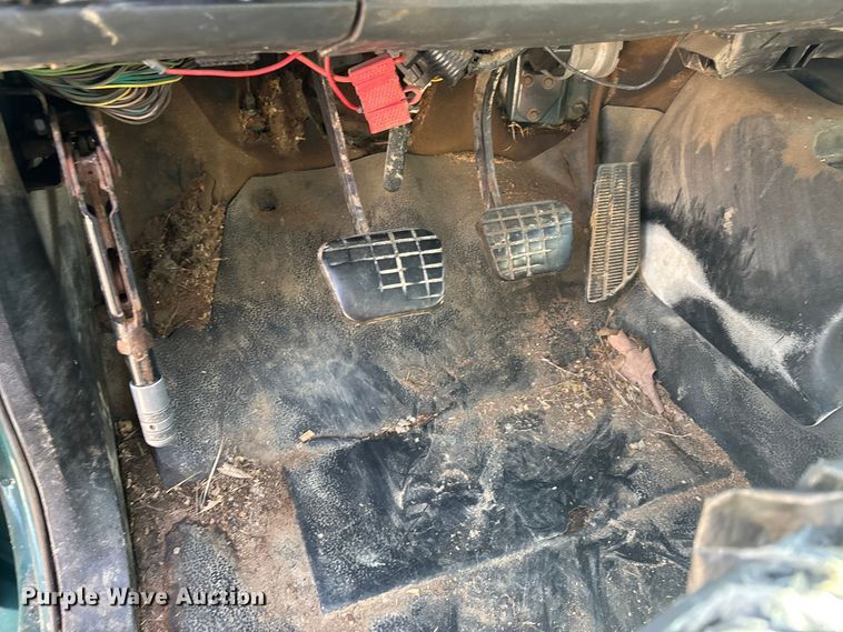 image for item ER3431 2000 GMC C7500 dump truck