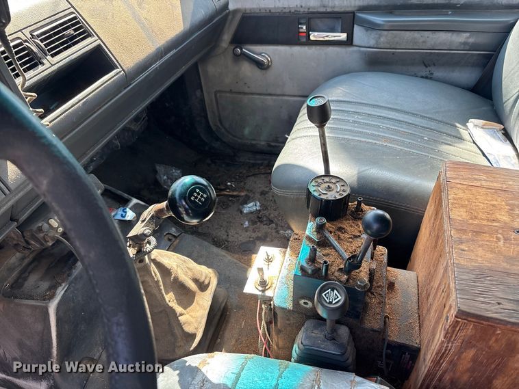 image for item ER3431 2000 GMC C7500 dump truck