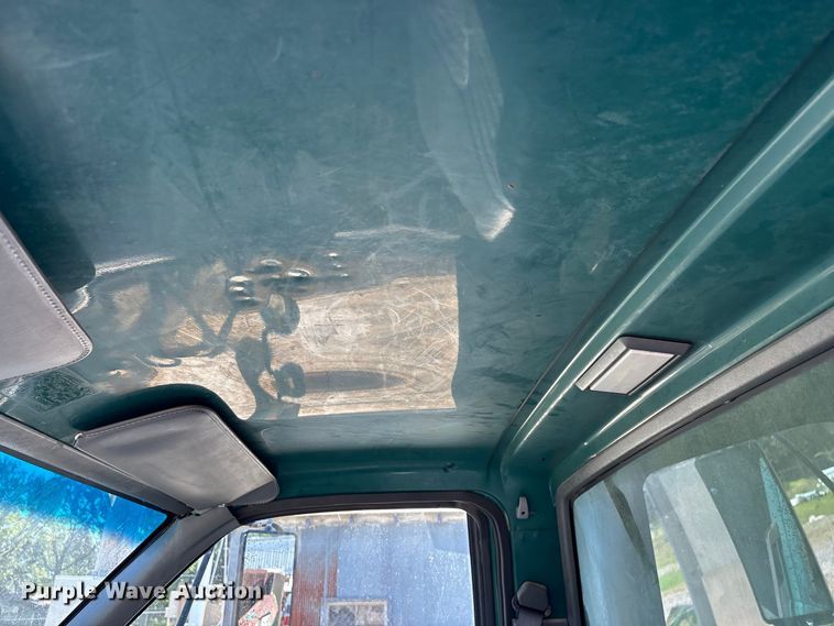 image for item ER3431 2000 GMC C7500 dump truck