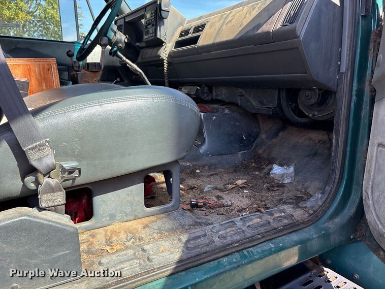 image for item ER3431 2000 GMC C7500 dump truck