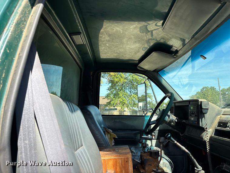 image for item ER3431 2000 GMC C7500 dump truck