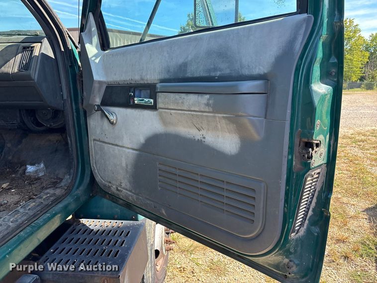 image for item ER3431 2000 GMC C7500 dump truck