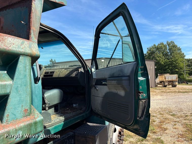 image for item ER3431 2000 GMC C7500 dump truck