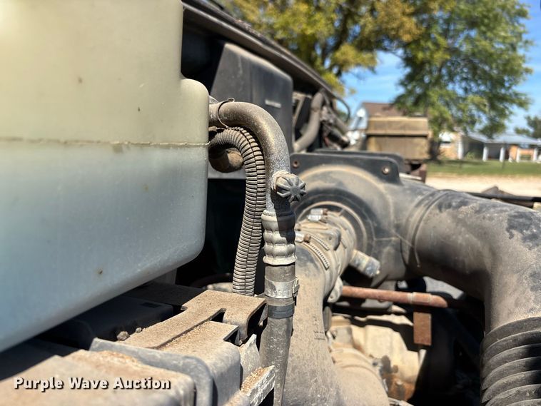 image for item ER3431 2000 GMC C7500 dump truck