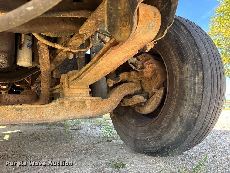 image for item ER3431 2000 GMC C7500 dump truck