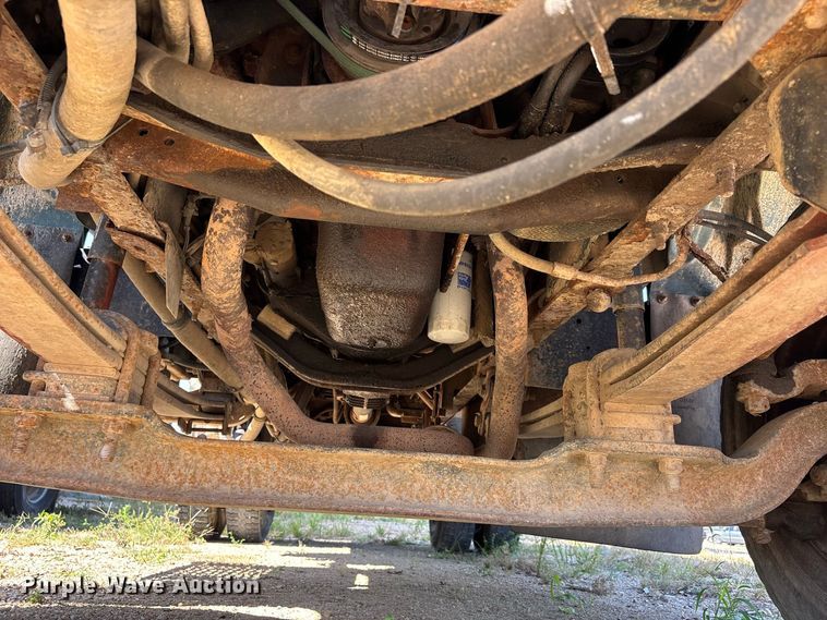 image for item ER3431 2000 GMC C7500 dump truck