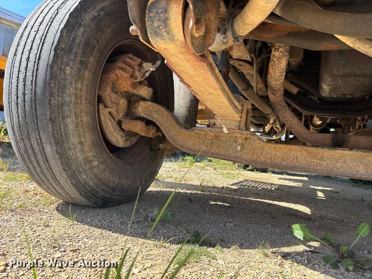 image for item ER3431 2000 GMC C7500 dump truck