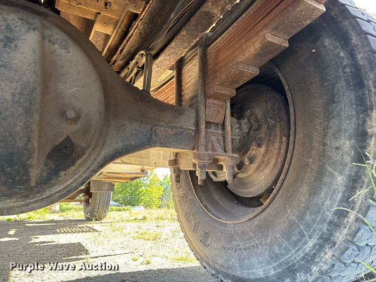 image for item ER3431 2000 GMC C7500 dump truck