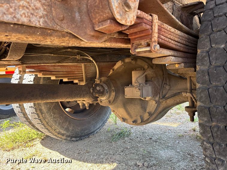 image for item ER3431 2000 GMC C7500 dump truck