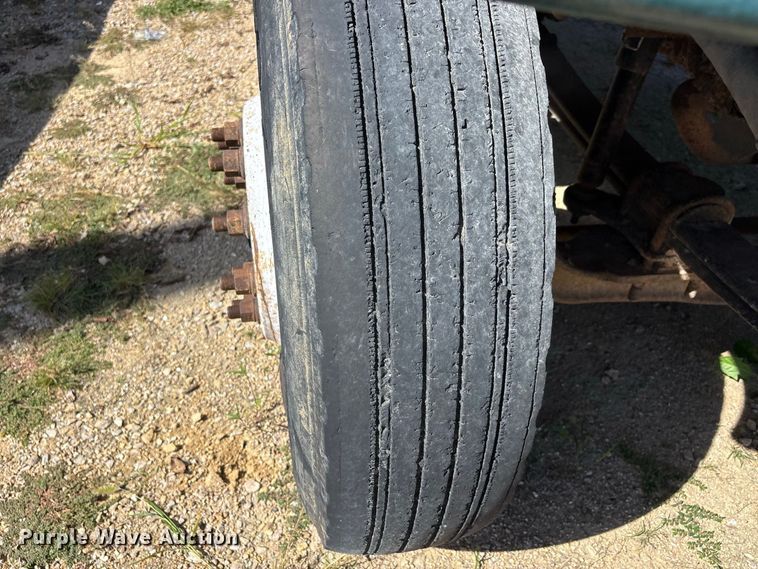 image for item ER3431 2000 GMC C7500 dump truck