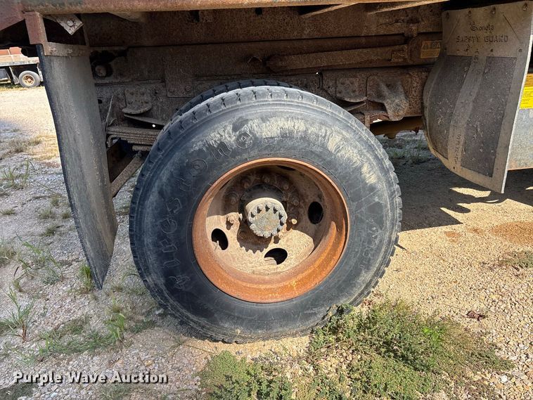 image for item ER3431 2000 GMC C7500 dump truck