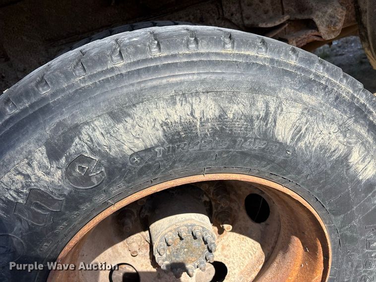 image for item ER3431 2000 GMC C7500 dump truck