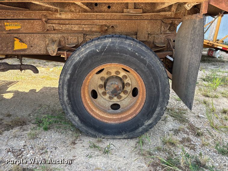 image for item ER3431 2000 GMC C7500 dump truck