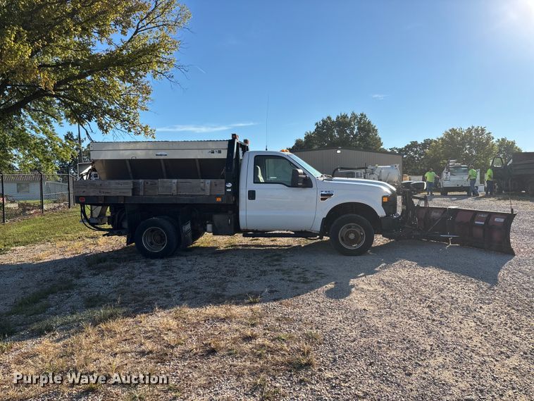 image for item ER3432 2008 Ford F350 dump flatbed pickup truck
