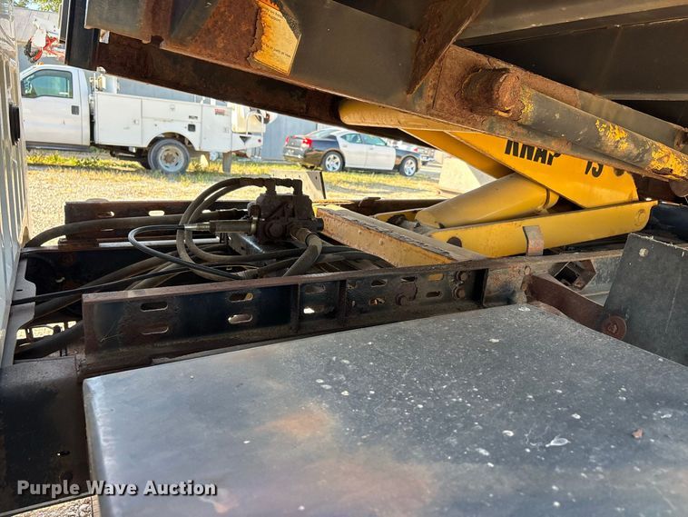 image for item ER3432 2008 Ford F350 dump flatbed pickup truck