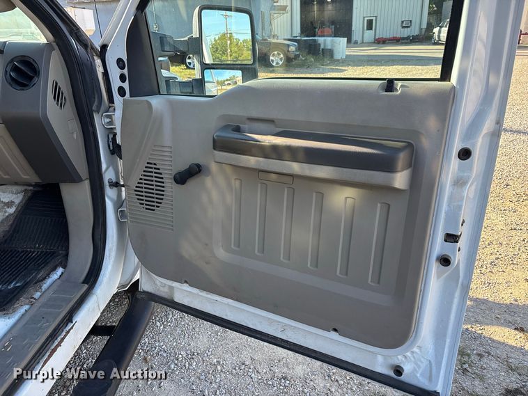 image for item ER3432 2008 Ford F350 dump flatbed pickup truck