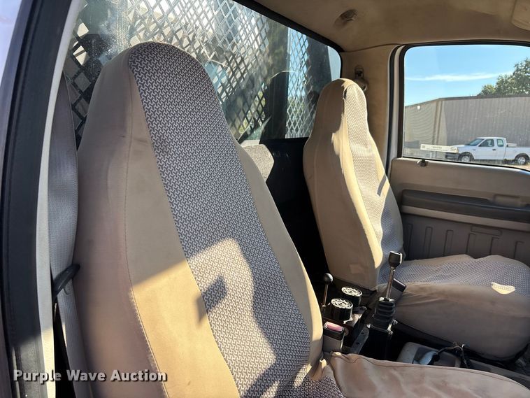 image for item ER3432 2008 Ford F350 dump flatbed pickup truck
