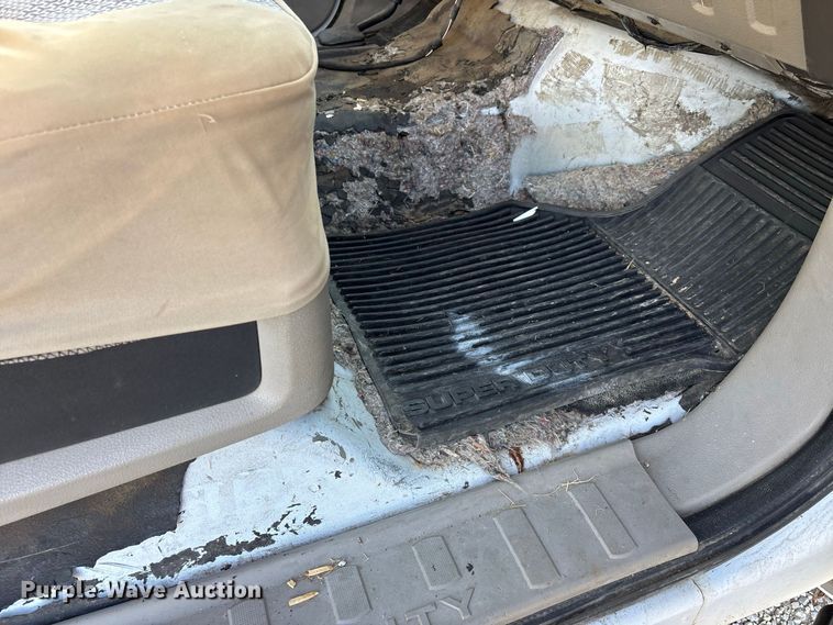 image for item ER3432 2008 Ford F350 dump flatbed pickup truck