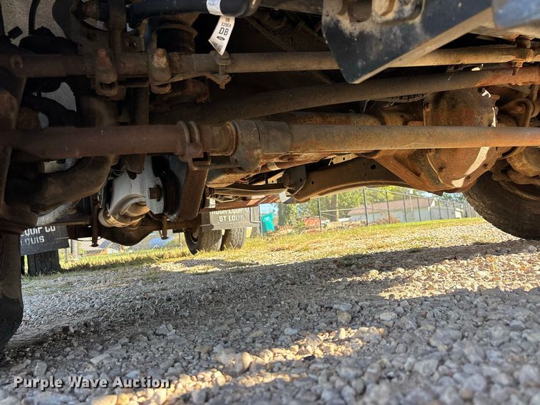 image for item ER3432 2008 Ford F350 dump flatbed pickup truck