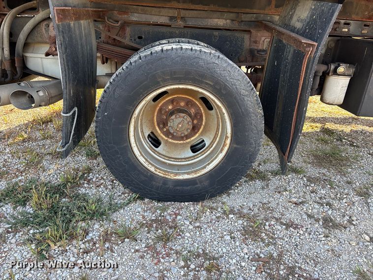 image for item ER3432 2008 Ford F350 dump flatbed pickup truck