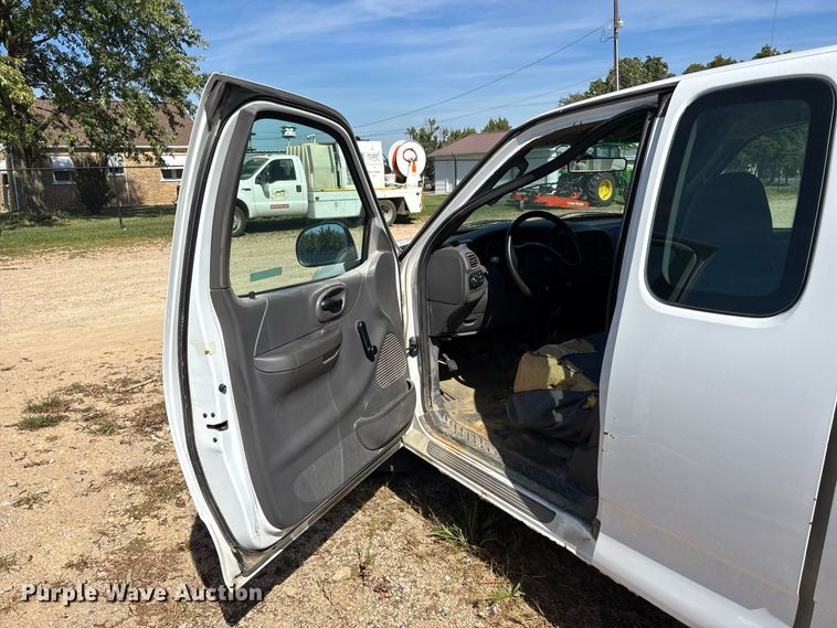 image for item ER3433 2003 Ford F150 XL Ext. Cab pickup truck