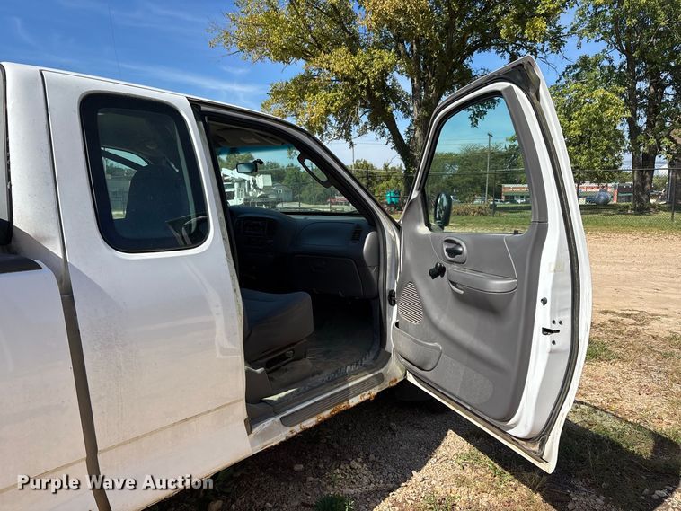 image for item ER3433 2003 Ford F150 XL Ext. Cab pickup truck