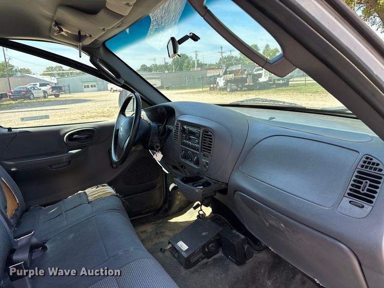 image for item ER3433 2003 Ford F150 XL Ext. Cab pickup truck