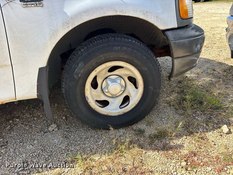 image for item ER3433 2003 Ford F150 XL Ext. Cab pickup truck