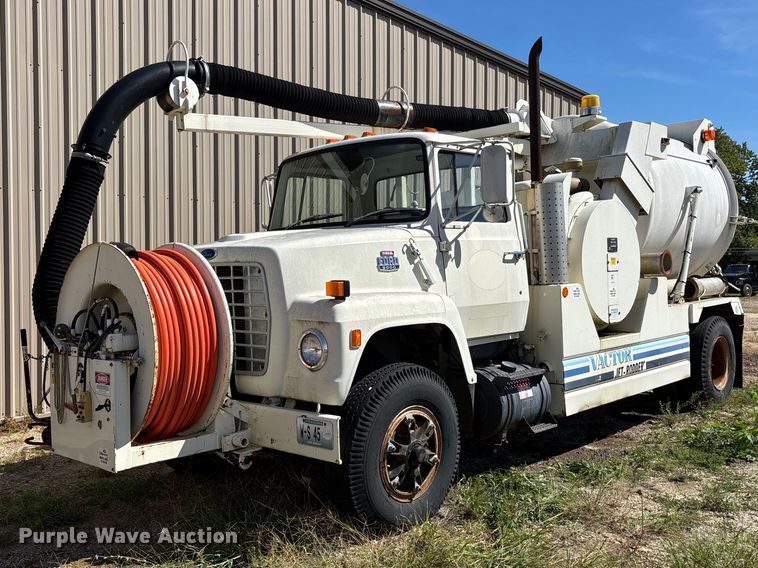 1986 Ford 8000 sewer jetter truck
