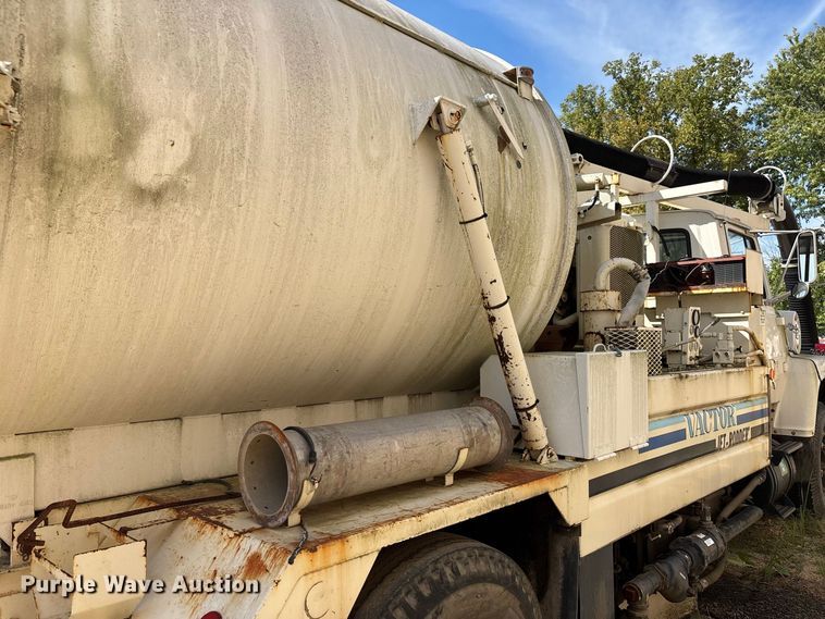 image for item ER3434 1986 Ford 8000 sewer jetter truck