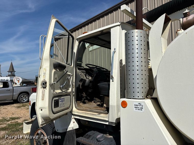 image for item ER3434 1986 Ford 8000 sewer jetter truck