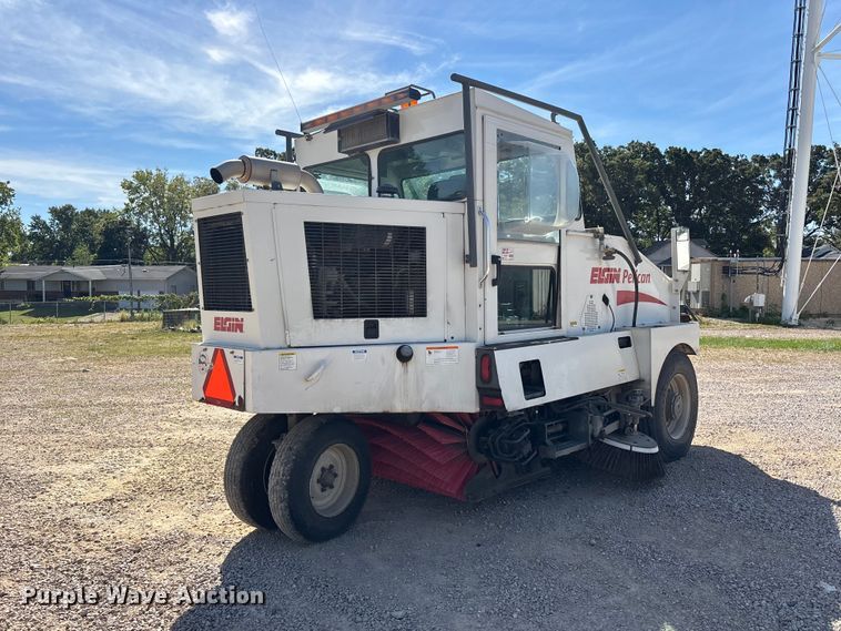 image for item ER3437 2005 Elgin Pelican Series P street sweeper truck