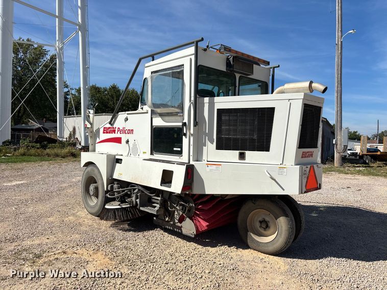 image for item ER3437 2005 Elgin Pelican Series P street sweeper truck