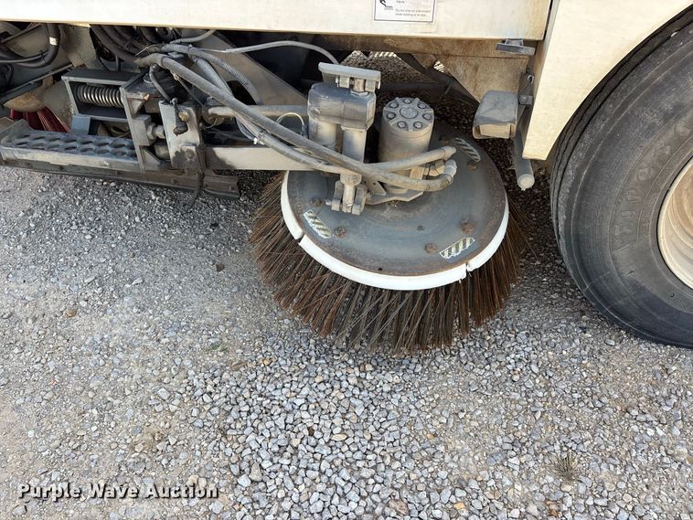 image for item ER3437 2005 Elgin Pelican Series P street sweeper truck