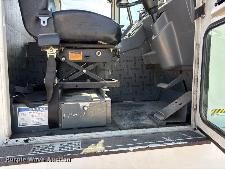 image for item ER3437 2005 Elgin Pelican Series P street sweeper truck