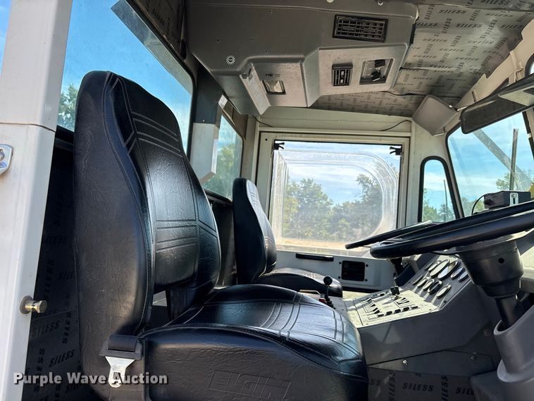 image for item ER3437 2005 Elgin Pelican Series P street sweeper truck