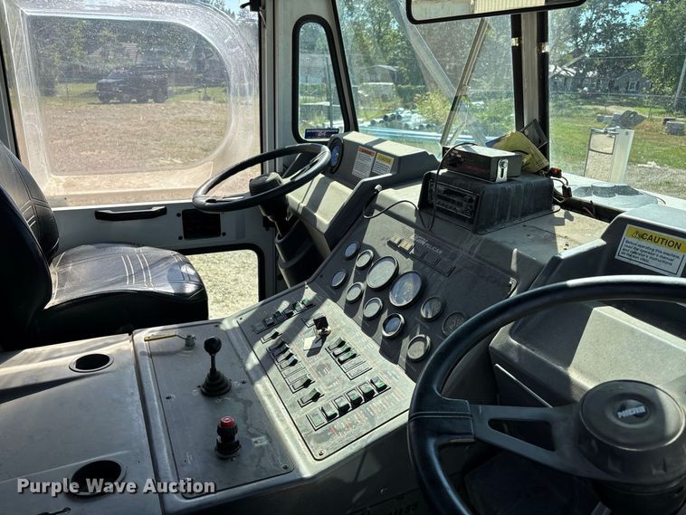 image for item ER3437 2005 Elgin Pelican Series P street sweeper truck