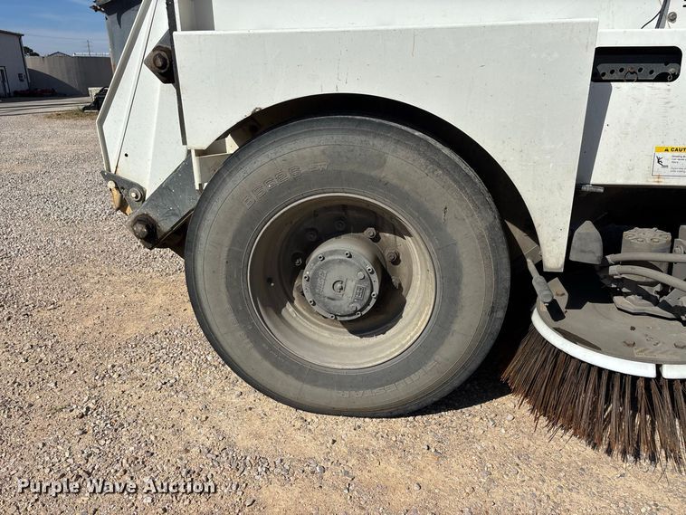 image for item ER3437 2005 Elgin Pelican Series P street sweeper truck