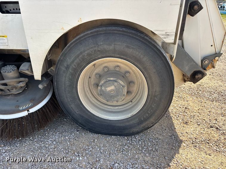 image for item ER3437 2005 Elgin Pelican Series P street sweeper truck
