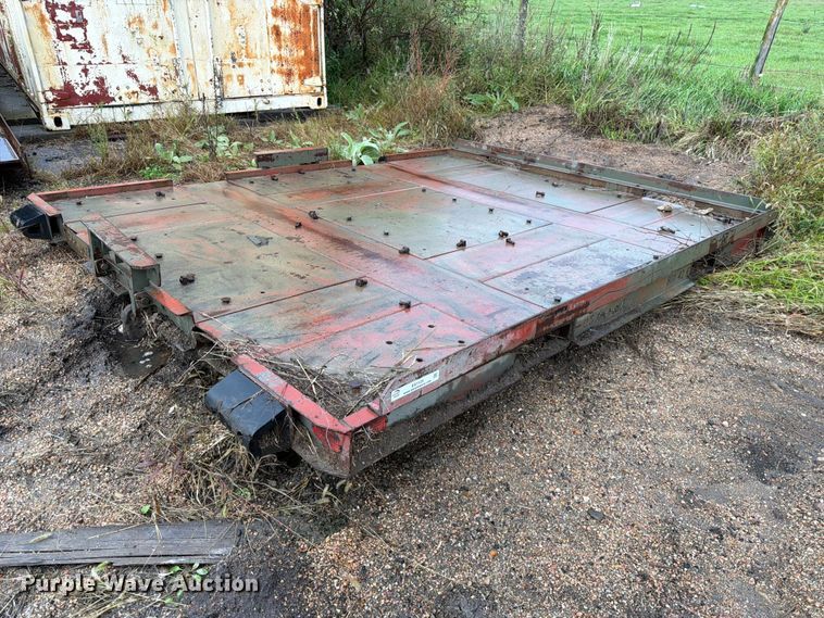 Fauconniere truck mounted docking bed