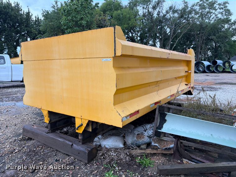 Dump truck bed