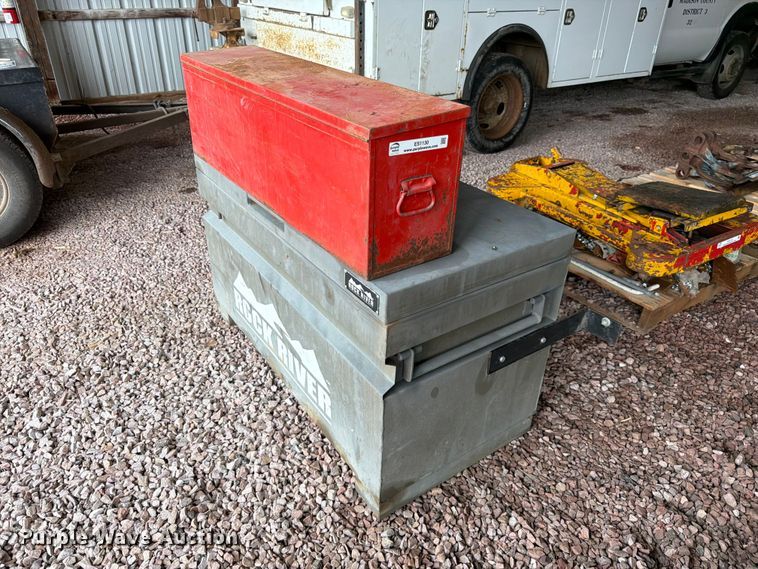 (2) toolboxes