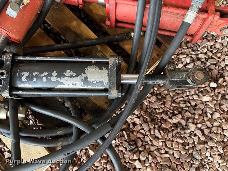 image for item ES1133 (4) hydraulic cylinders