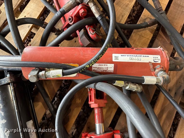 image for item ES1133 (4) hydraulic cylinders